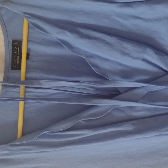 A light blue romper size large - Picture 3 of 4